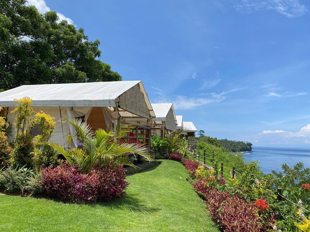 Day bed and lounging area at Bali Cliff Glamping with sea view