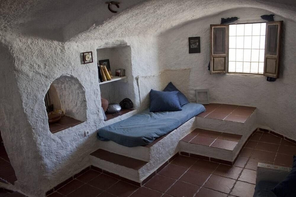 Cueva Almendro, renovated cave house in Guadix: photo 3 of 8