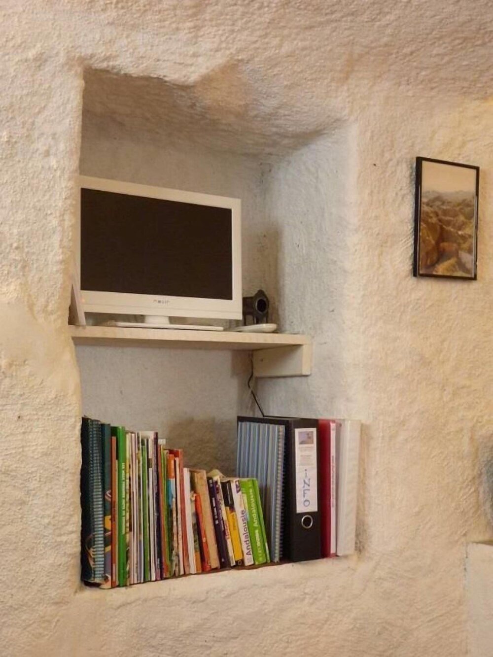 Cueva Almendro, renovated cave house in Guadix: photo 8 of 8