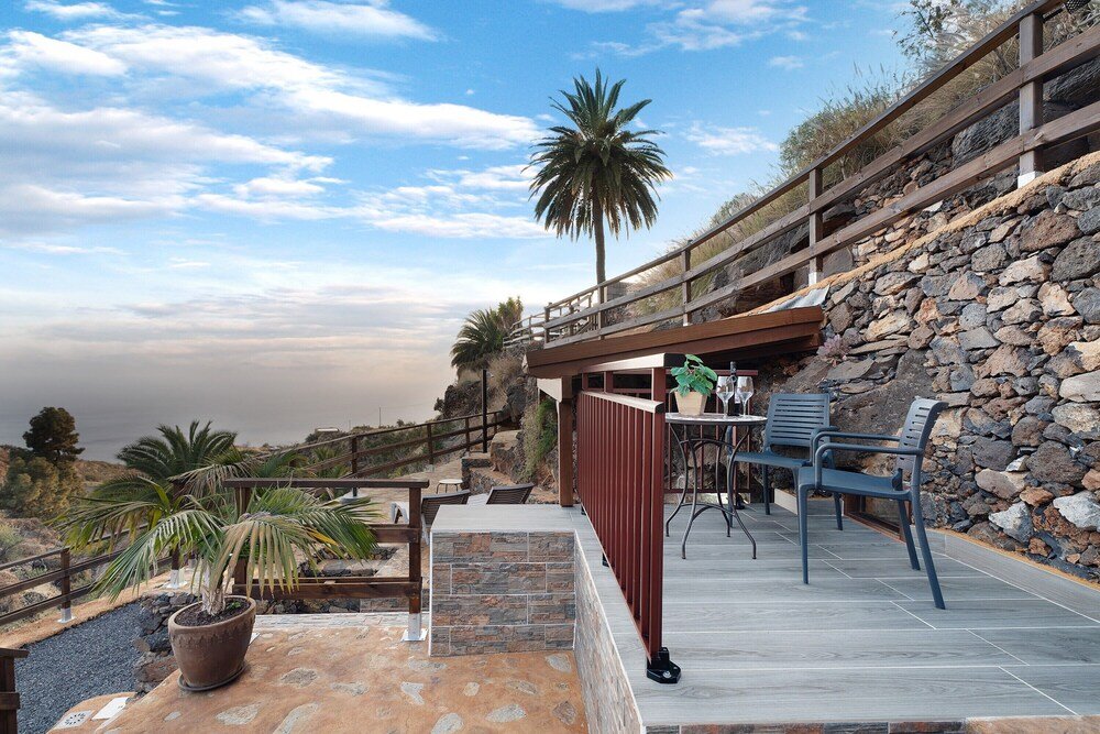 Second terrace at the Tijarafe cave apartment