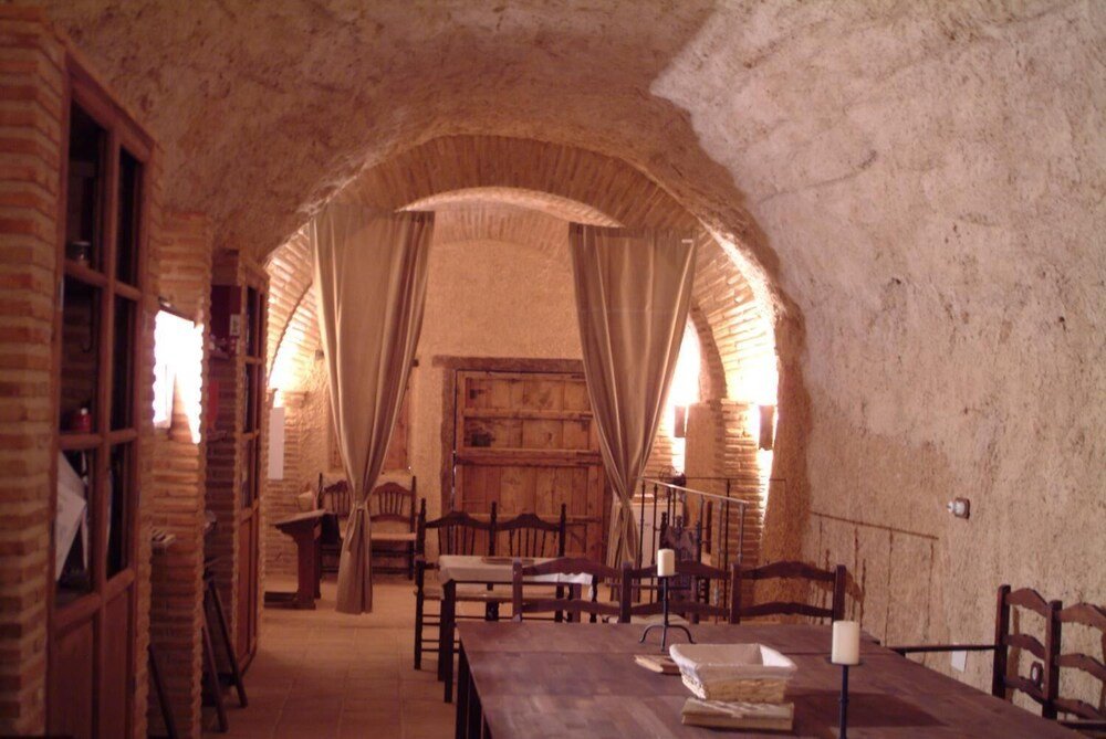 Cuevas Almagruz, cave accommodation in Purullena: photo 1 of 8