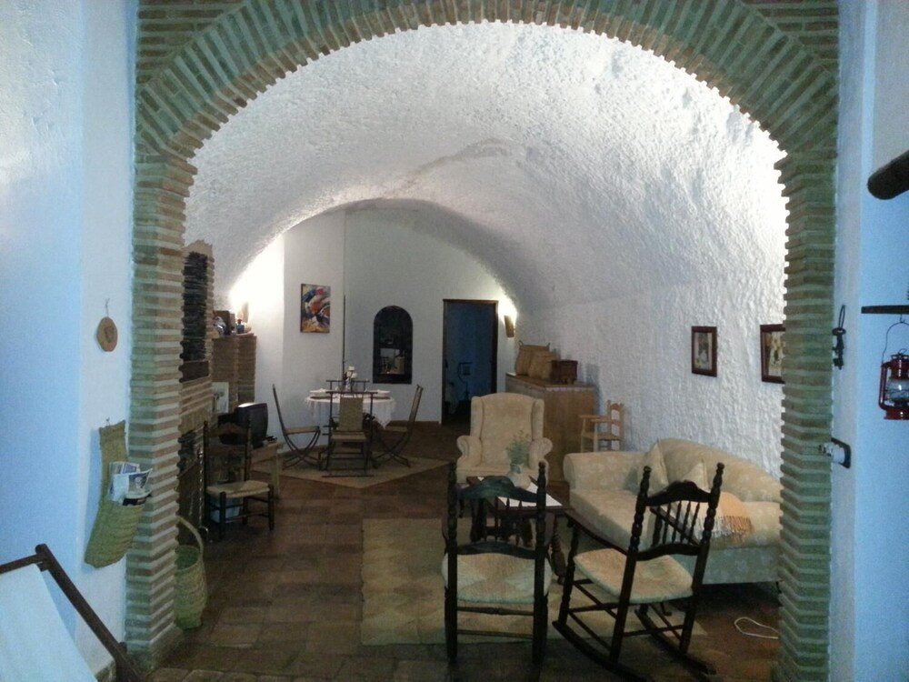 Cuevas Almagruz, cave accommodation in Purullena: photo 7 of 8