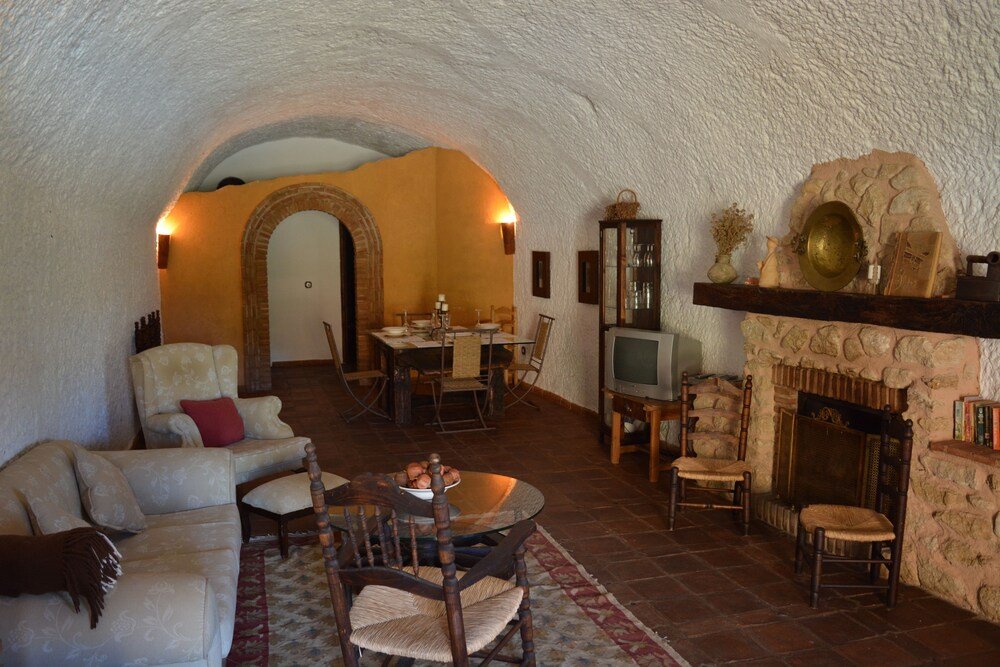 Cuevas Almagruz, cave accommodation in Purullena: photo 8 of 8