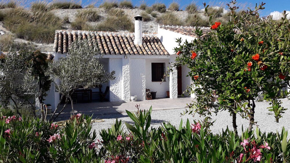 Cuevas Andalucia, cave-house country property in Baza: photo 2 of 8