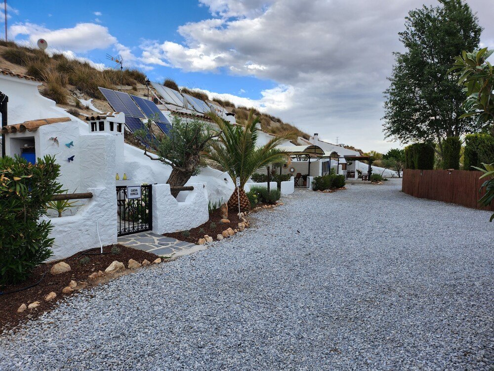 Cuevas Andalucia, cave-house country property in Baza: photo 4 of 8