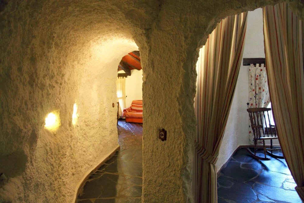 Cuevas del Zenete, cave hotel in La Calahorra: photo 2 of 8