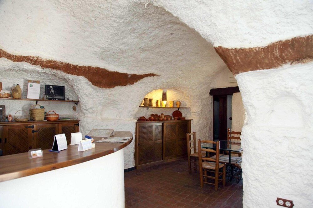 Cuevas del Zenete, cave hotel in La Calahorra: photo 4 of 8