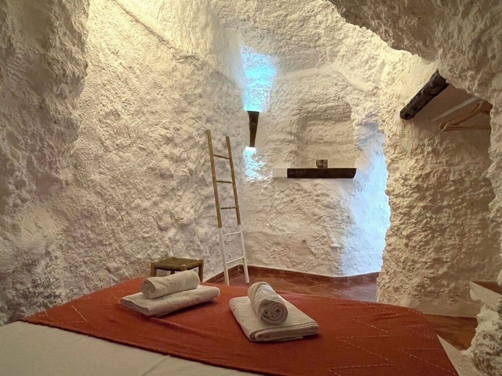 Cuevas El Atochal Orígenes, cave aparthotel near Gorafe: photo 1 of 8
