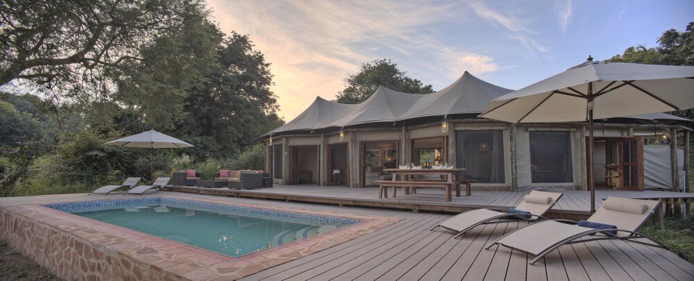 Alojamiento en carpas de safari de Flatdogs Camp cerca de South Luangwa