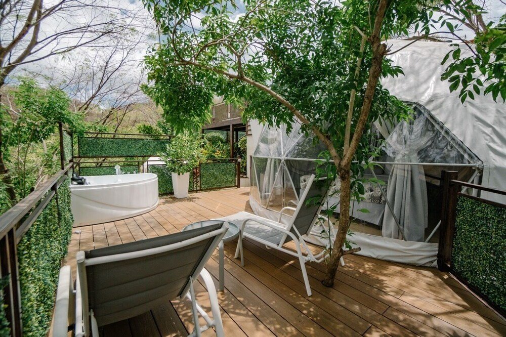 Garden and exterior of Tortuga Verde Glamping near Ocotal Beach