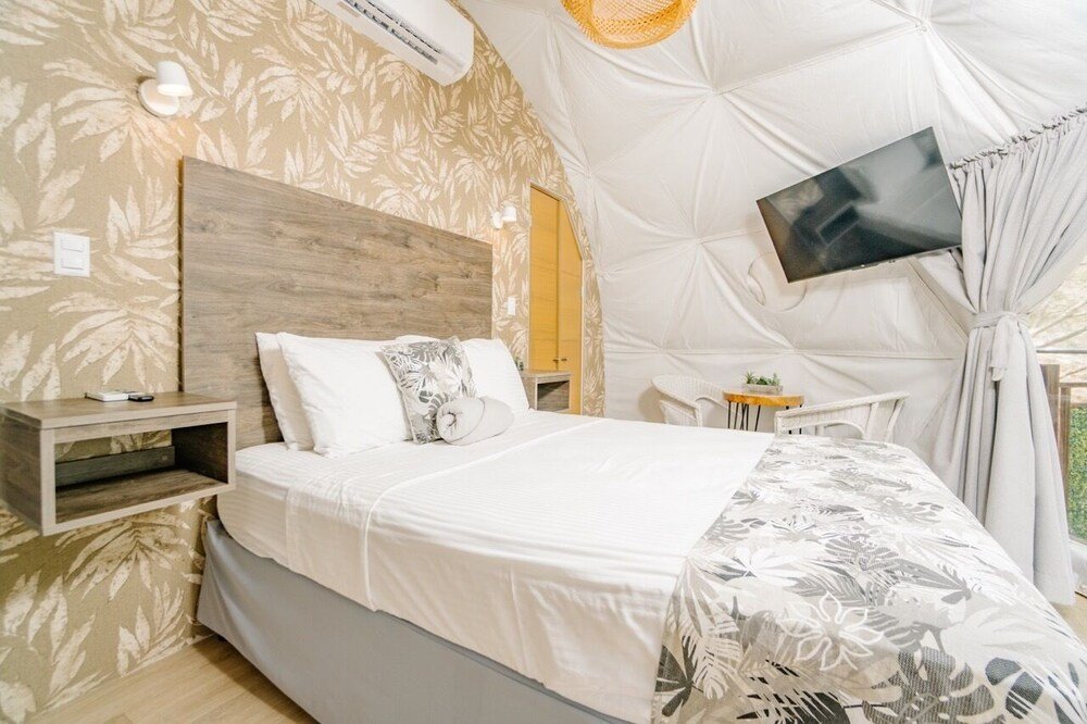 Another view of the Tortuga Verde Glamping property in Costa Rica