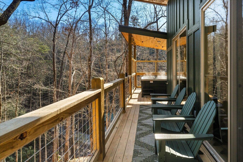 Treehouse cabin near Gatlinburg in the Smoky Mountains, Tennessee